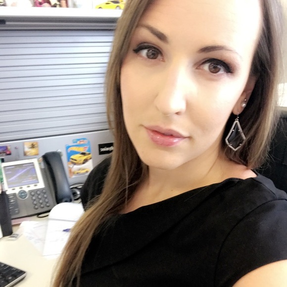 Meet your Posher, Jennifer - Picture 1 of 1